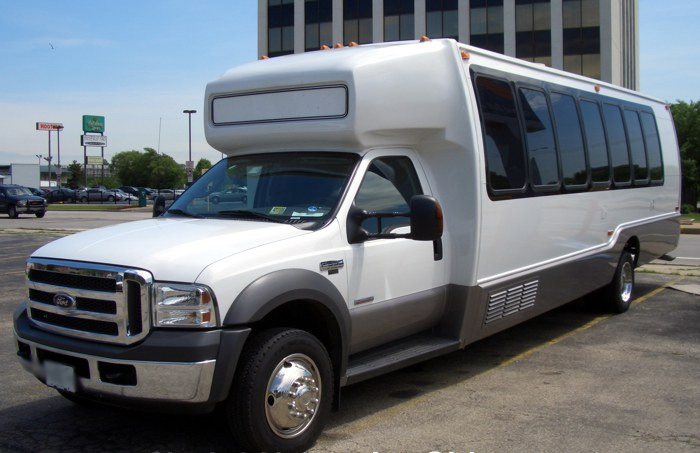 Milwaukee 18 Passenger Party Bus